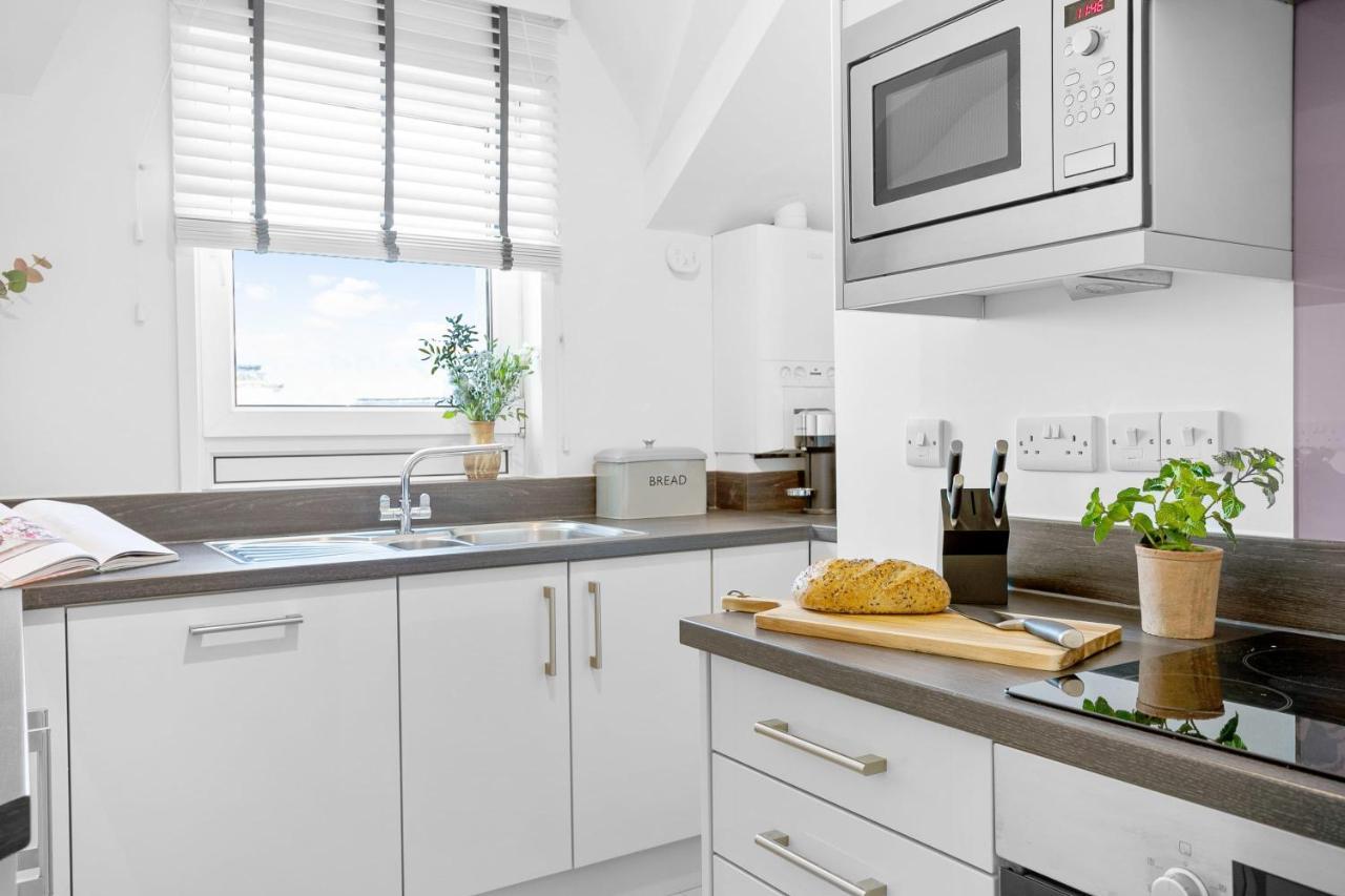 Wellswood Apartment - Sunny Apartment With Stunning Sea Views And Private Balcony Torquay Esterno foto