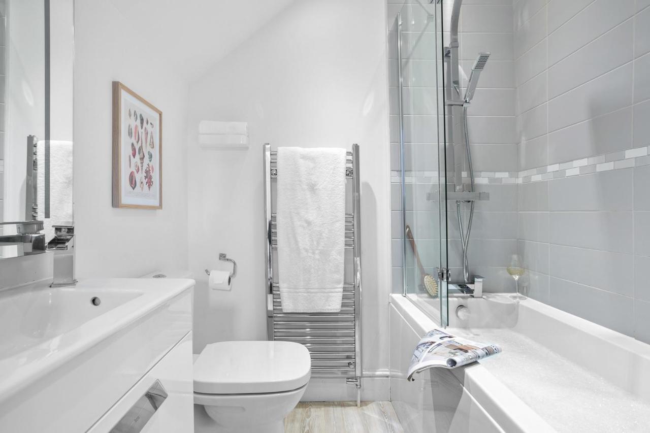 Wellswood Apartment - Sunny Apartment With Stunning Sea Views And Private Balcony Torquay Esterno foto